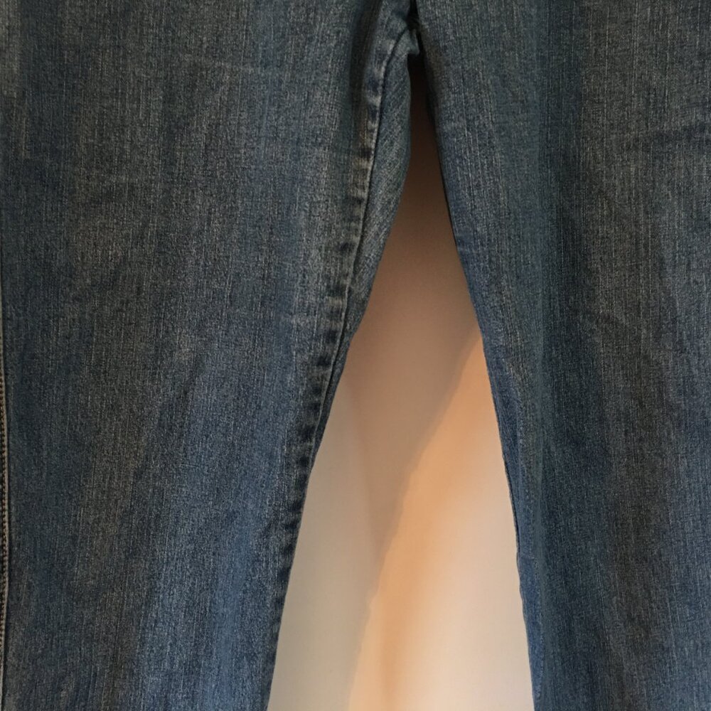 Levi's Women's Classic Capri Blue Jean Size 16 New - Picture 4 of 7